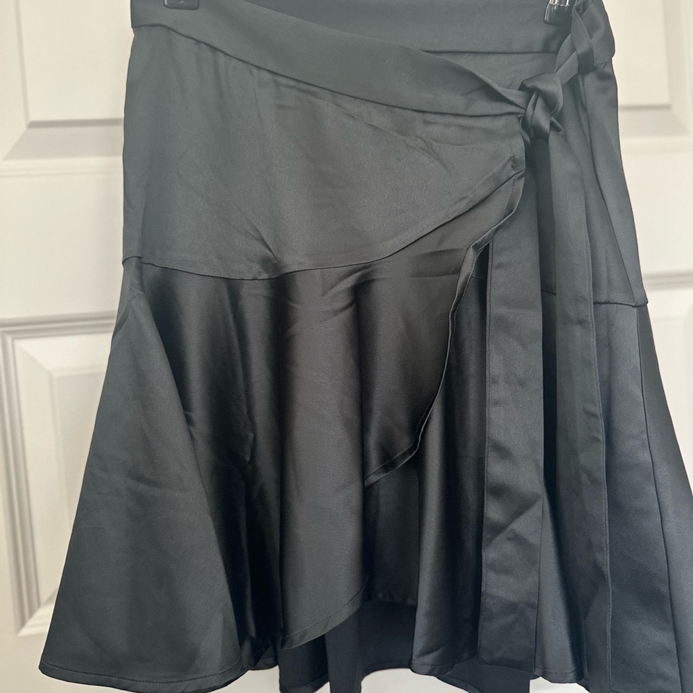 Entro Black Asymmetrical Wrap Skirt Knee-Length
